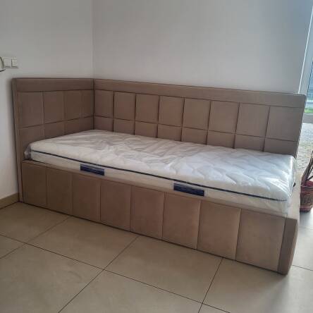 Łóżko tapicerowane Kwadrat z pojemnikiem