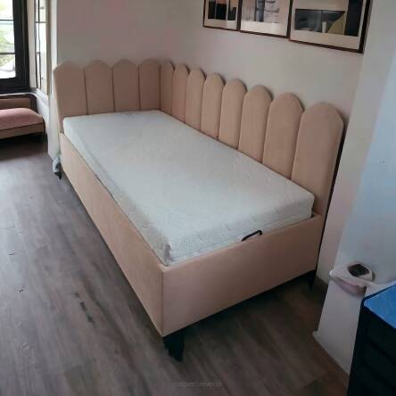 Łóżko tapicerowane Sweet z pojemnikiem